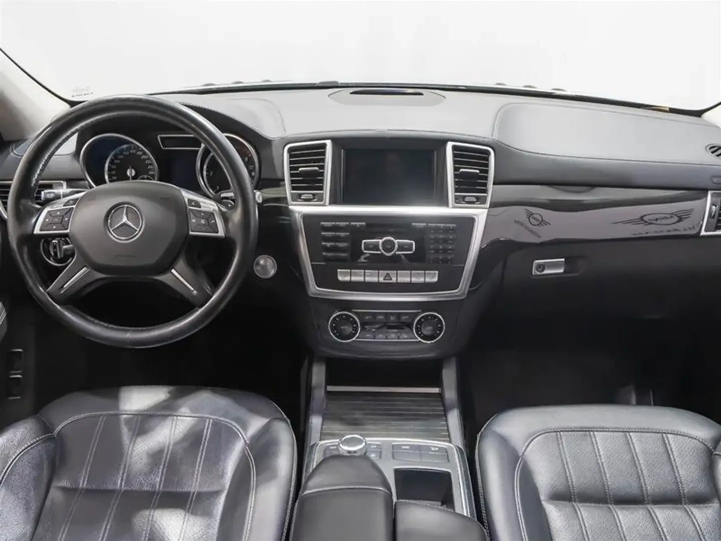 Mercedes-Benz GL 350 BlueTEC* AMG* Harman Kardon, снимка 6 - Автомобили и джипове - 55146140