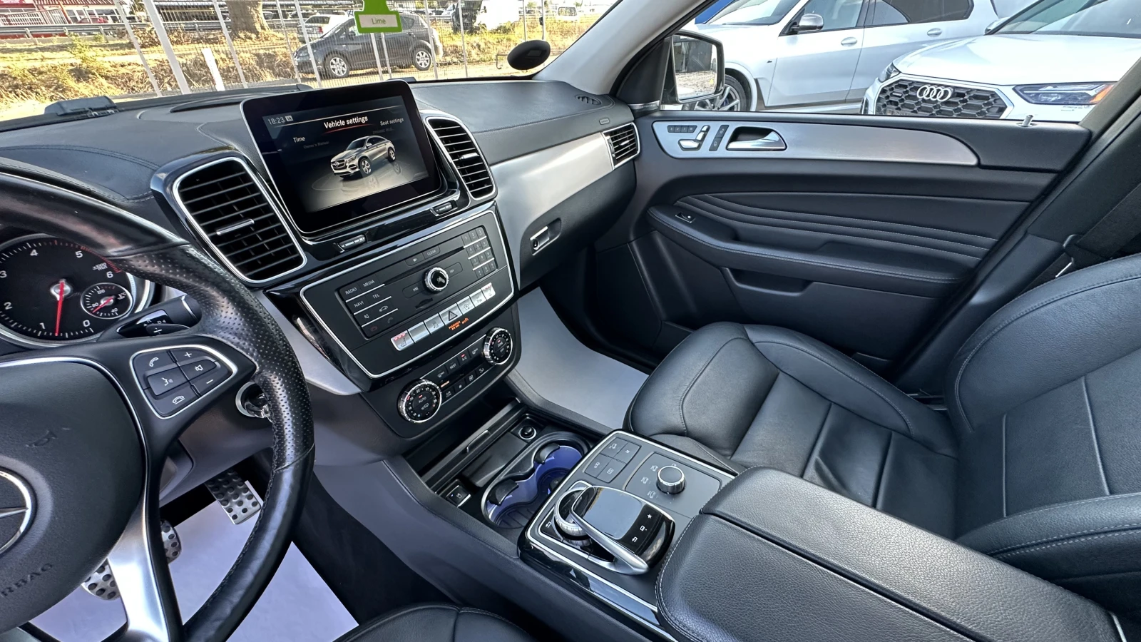 Mercedes-Benz GLE 350 AMG| HARMON KARDON| ПОДГРЕВ| PANORAMA| ОБСЛУЖЕНA, снимка 10 - Автомобили и джипове - 56119498
