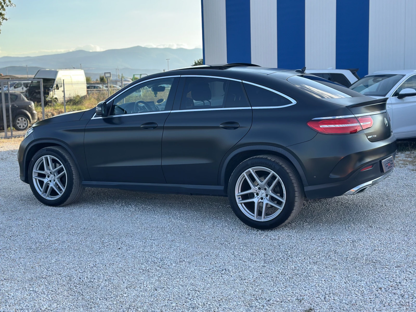 Mercedes-Benz GLE 350 AMG| HARMON KARDON| ПОДГРЕВ| PANORAMA| ОБСЛУЖЕНA, снимка 3 - Автомобили и джипове - 56119498