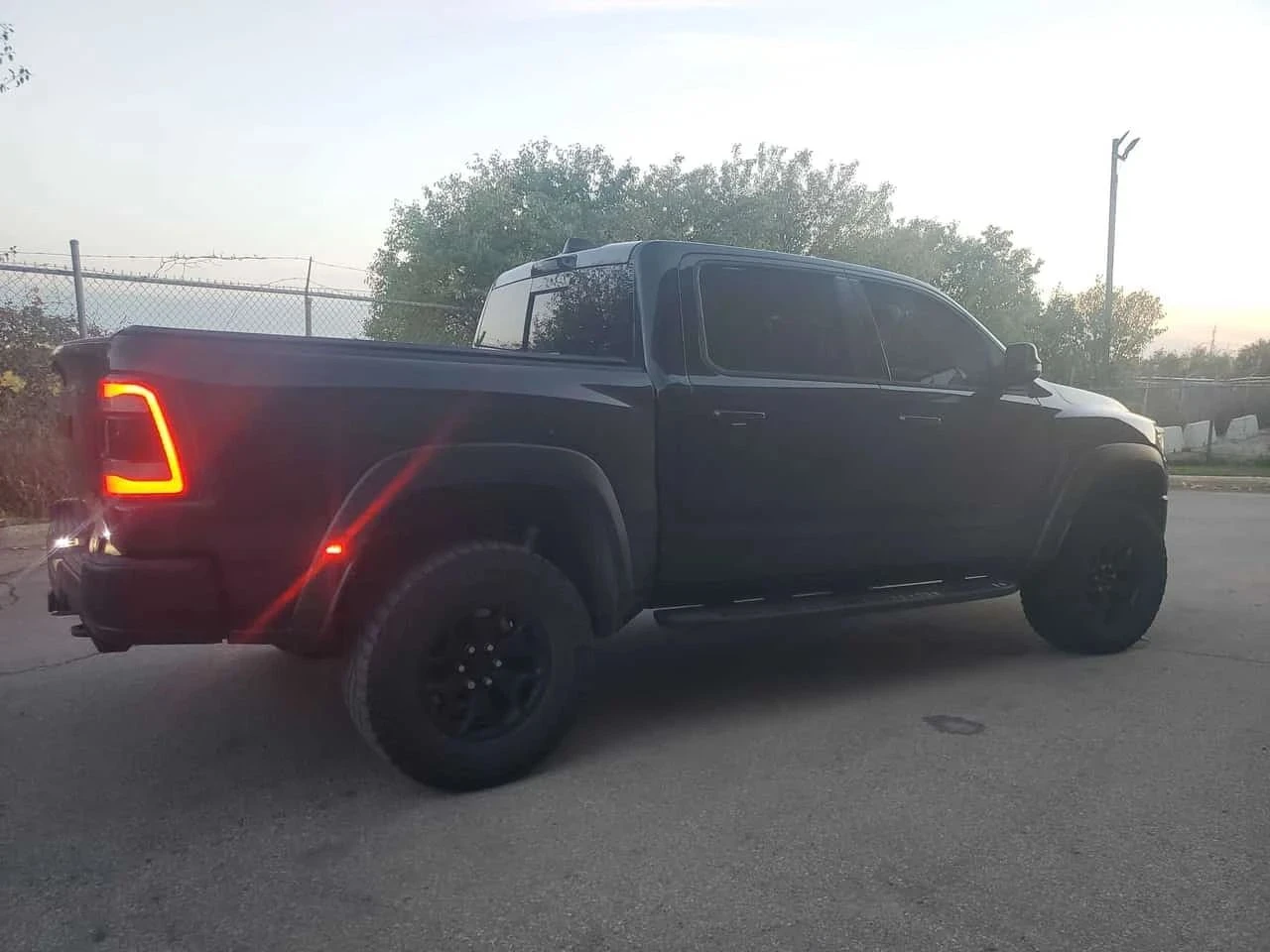 Dodge RAM 1500, снимка 3 - Автомобили и джипове - 56700277