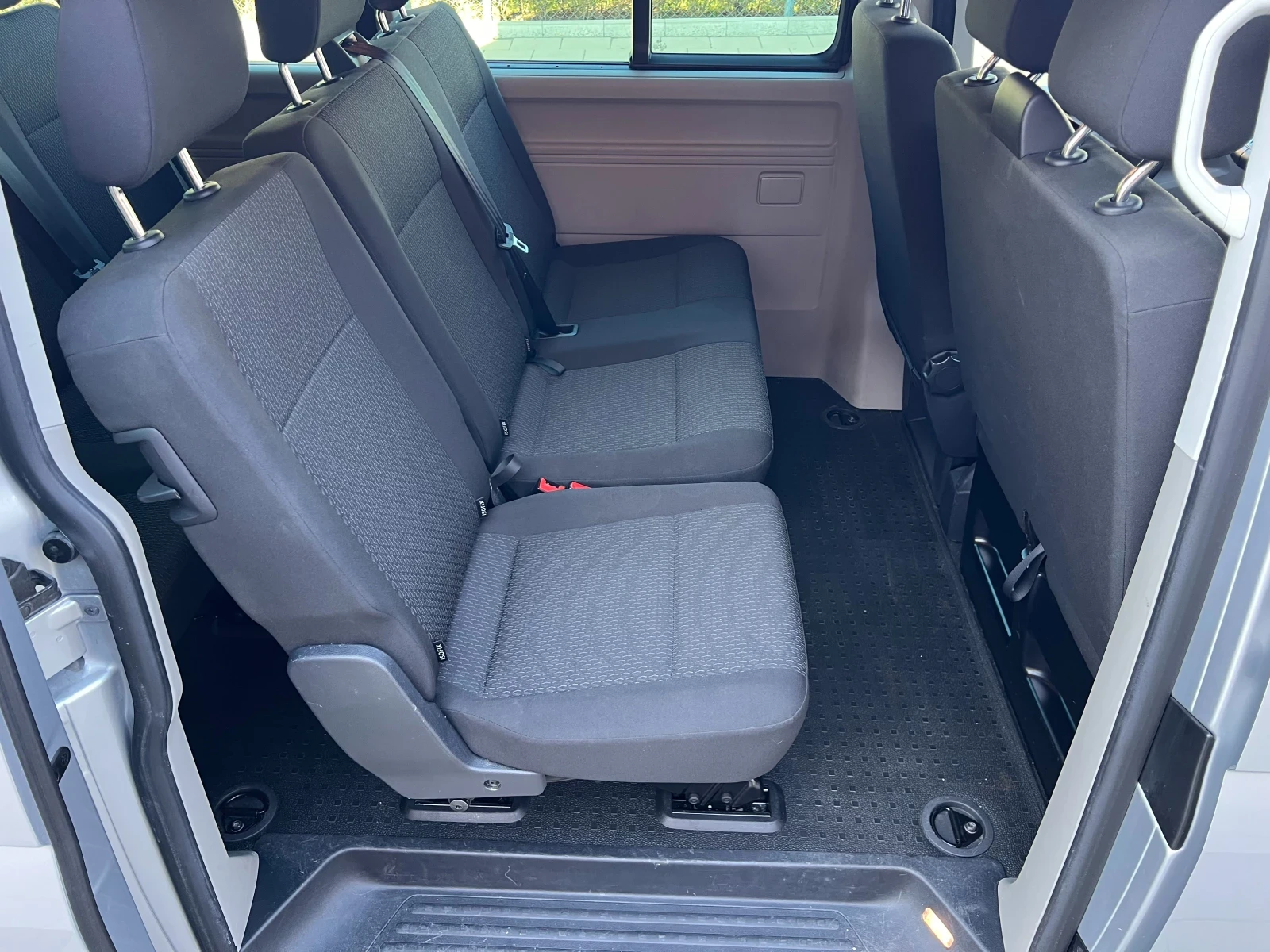 VW Caravelle 2.0TDI/150k.c./7AT - изображение 10