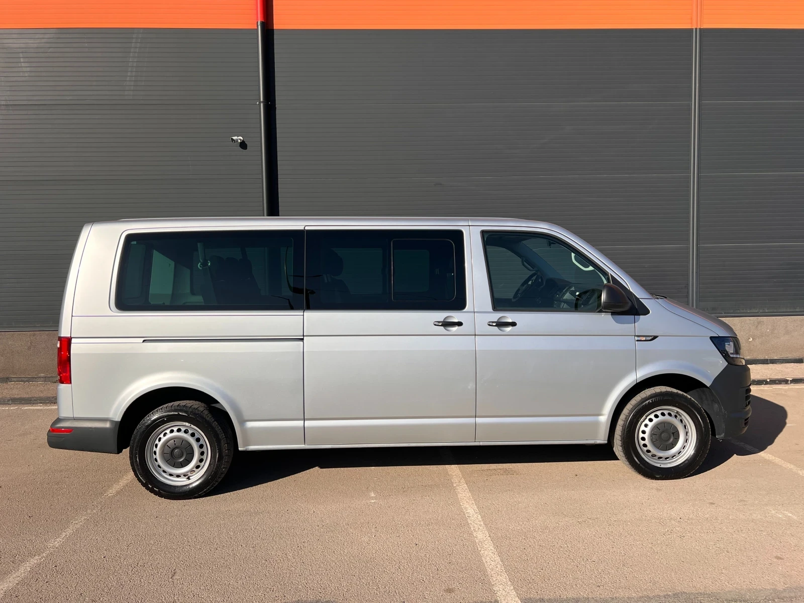 VW Caravelle 2.0TDI/150k.c./7AT - изображение 5
