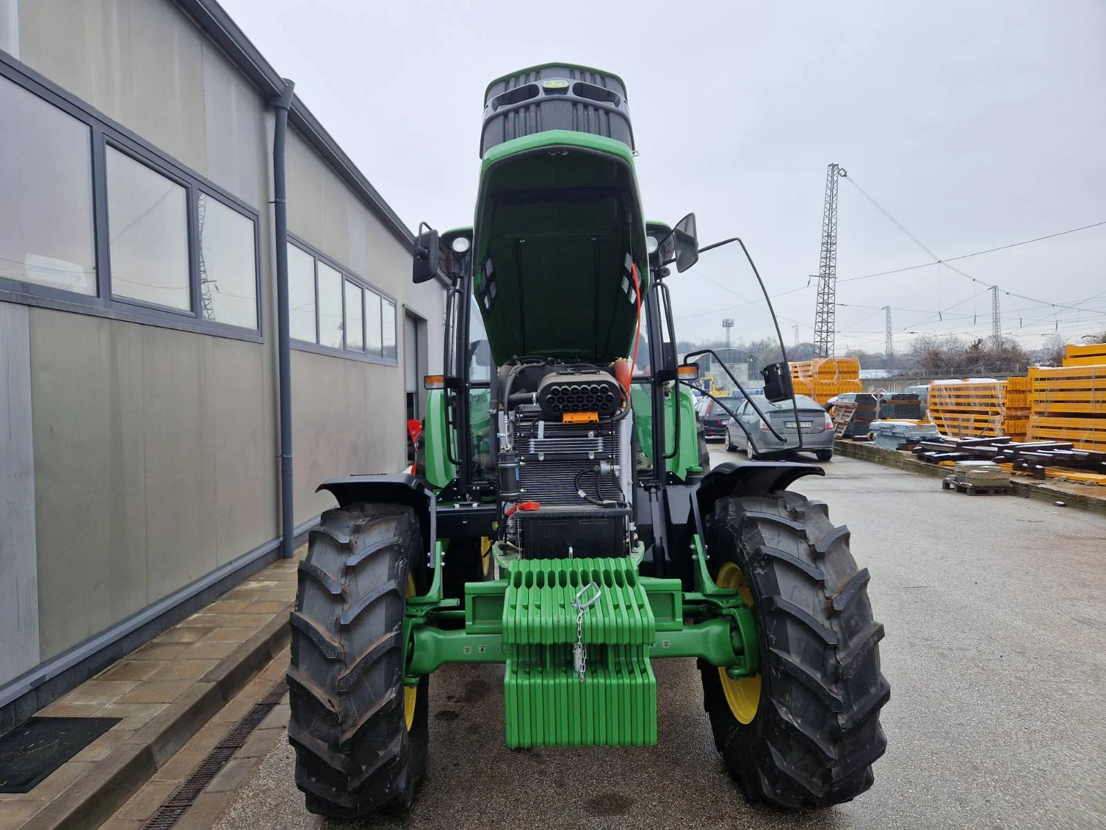 Трактор John Deere 6135B - изображение 10