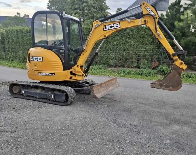 Багер JCB 8025