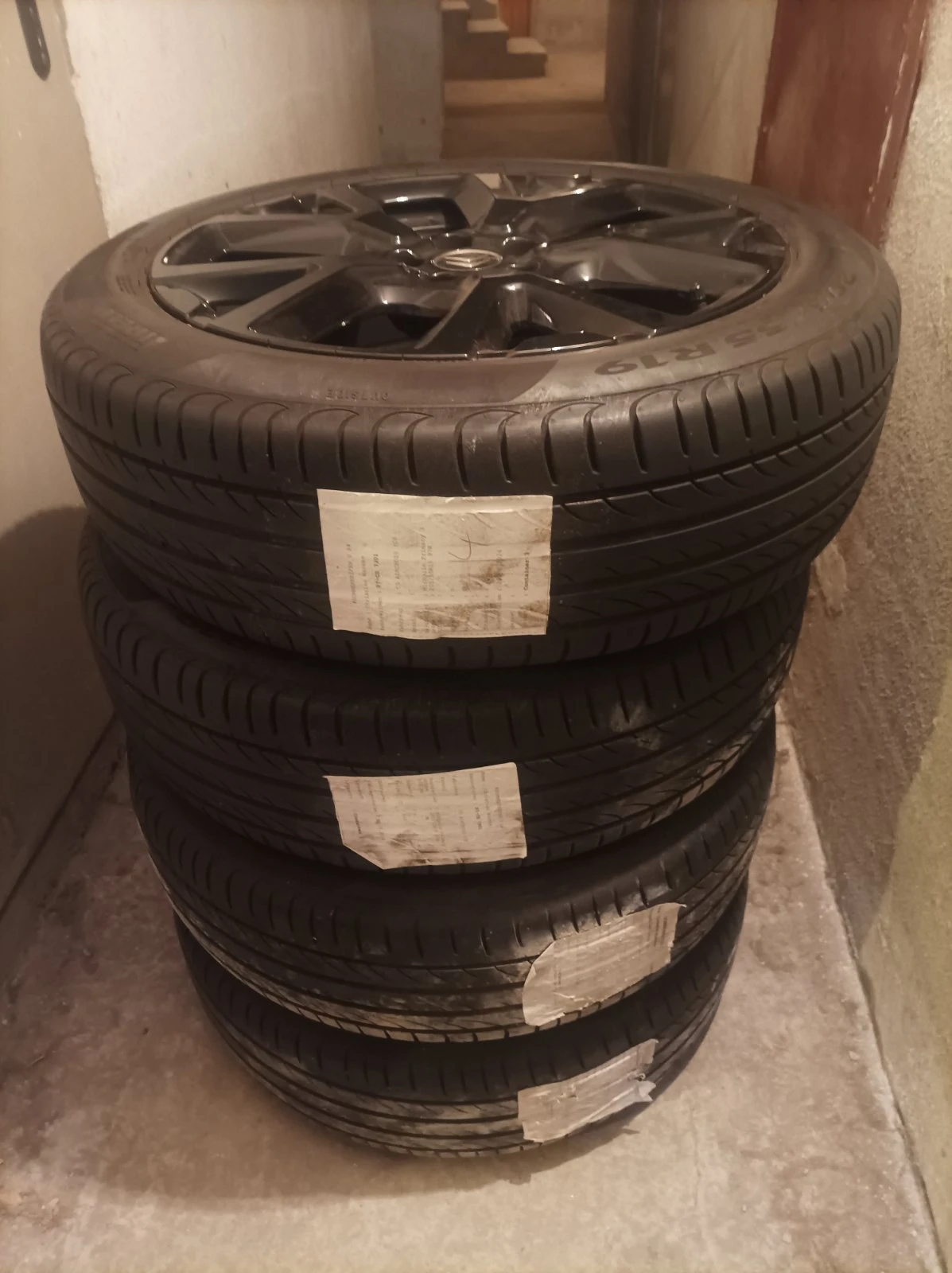 Гуми с джанти Pirelli 205/55R19, снимка 5 - Гуми и джанти - 54038993