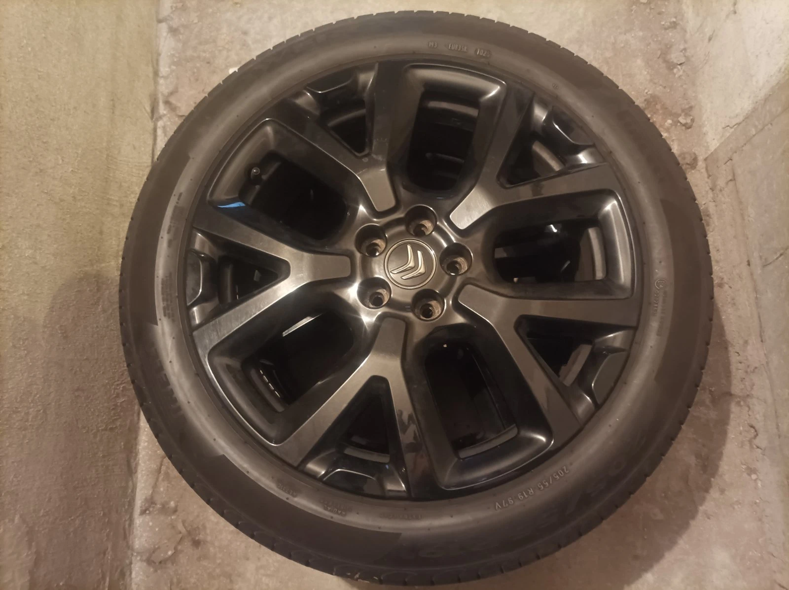 Гуми с джанти Pirelli 205/55R19, снимка 2 - Гуми и джанти - 54038993