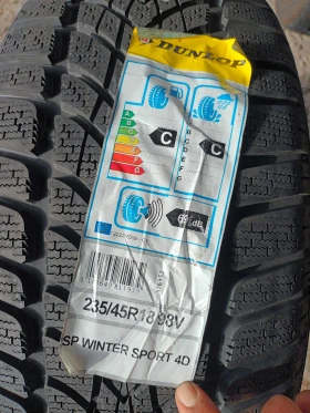 Гуми Зимни 235/45R18, снимка 2 - Гуми и джанти - 53475141