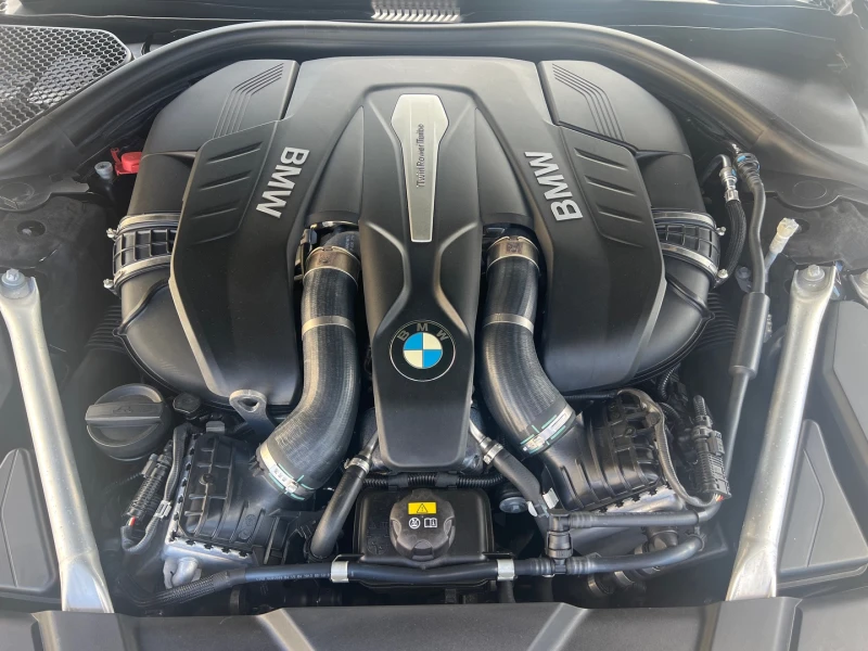 BMW 750 i 4.4L 32V Twin Turbocharged V8 ЛИЗИНГ БЕЗ ПЪРВ.ВН, снимка 14 - Автомобили и джипове - 47182040