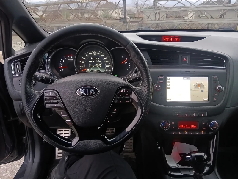 Kia Ceed 1.6 crdi avtomatik, снимка 10 - Автомобили и джипове - 47995325