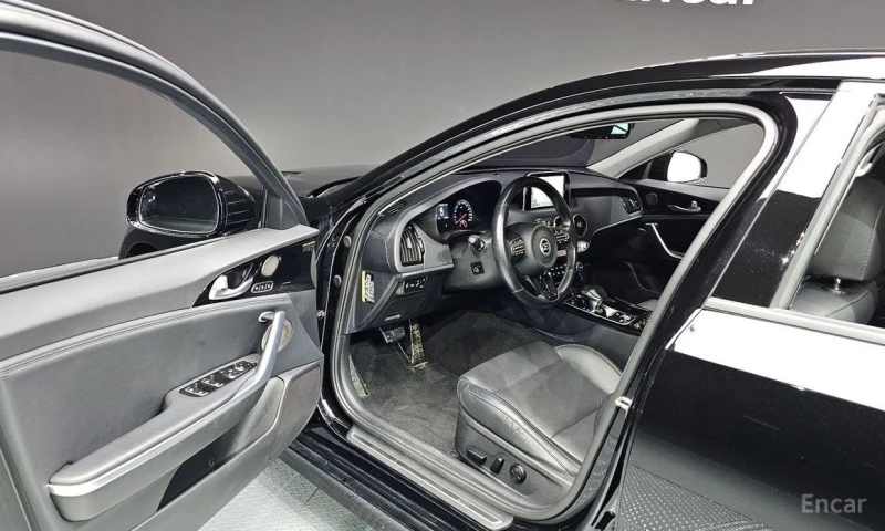 Kia Stinger, снимка 10 - Автомобили и джипове - 53380754