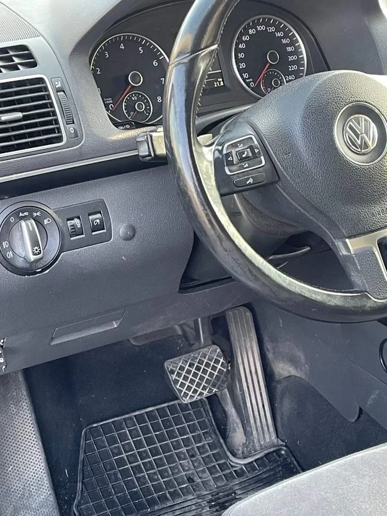 VW Touran 1.4, снимка 13 - Автомобили и джипове - 47904457