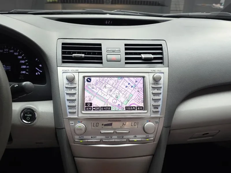 Toyota Camry  Hybrid, снимка 14 - Автомобили и джипове - 56589935