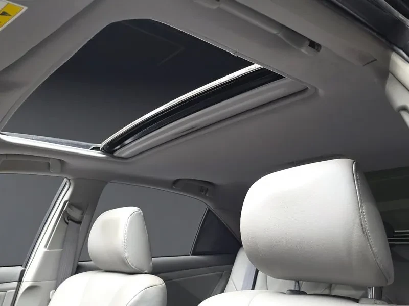 Toyota Camry  Hybrid, снимка 17 - Автомобили и джипове - 56589935
