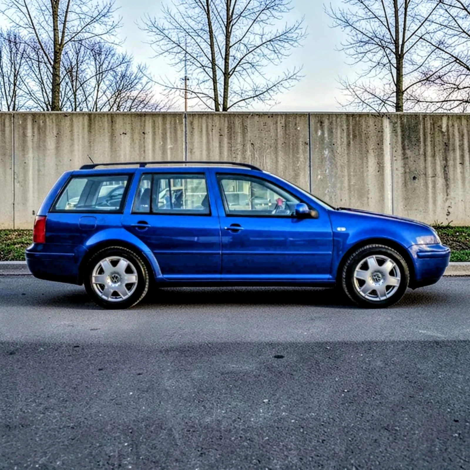 VW Golf * 1.9TDI 4X4 * HIGHLINE * XENON * ЕЛ.СЕДАЛКИ * , снимка 4 - Автомобили и джипове - 53837936