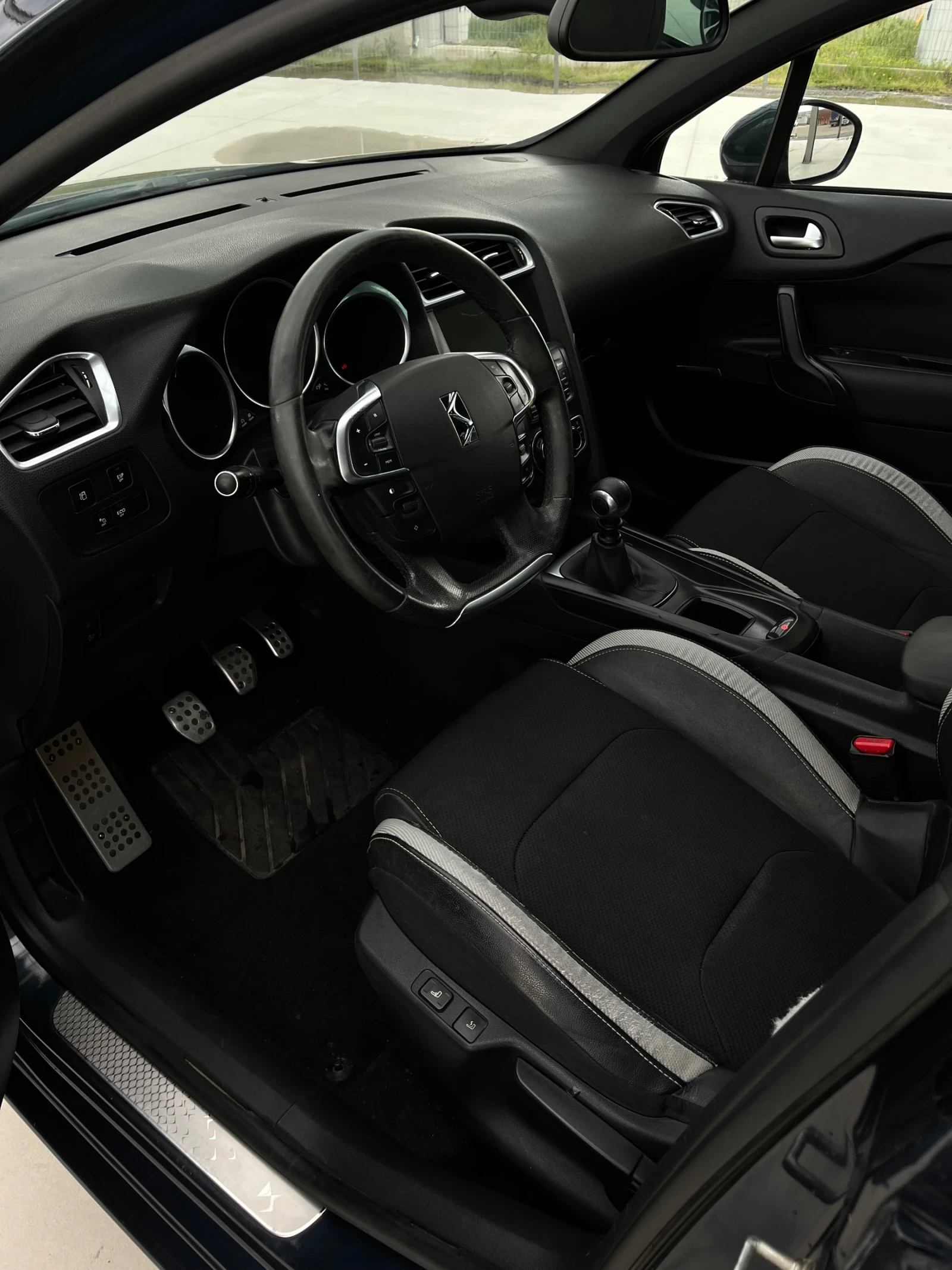 Citroen DS4 1.6 E-HDI, снимка 10 - Автомобили и джипове - 54380191
