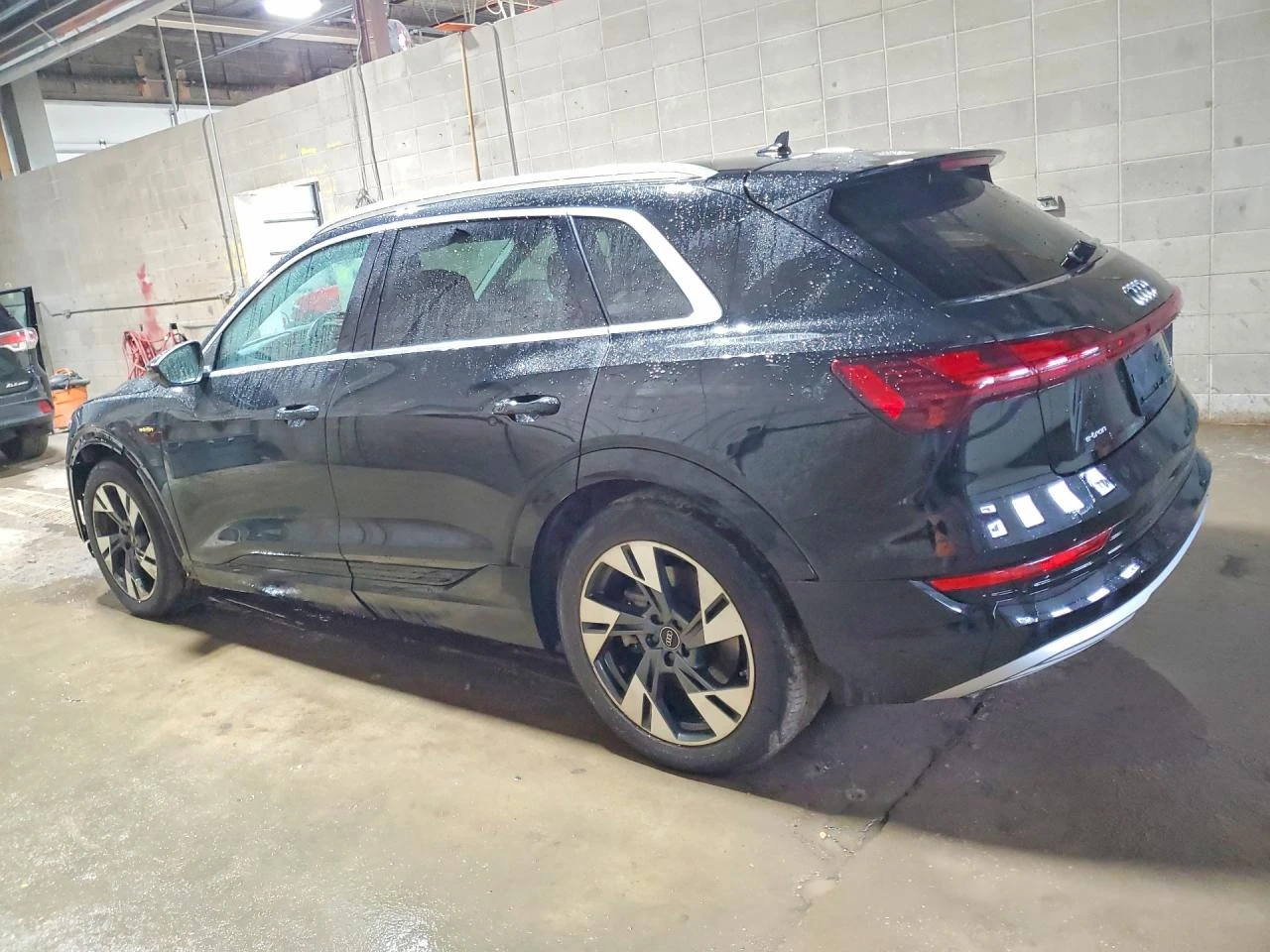 Audi E-Tron Premium Plus, снимка 2 - Автомобили и джипове - 54401899
