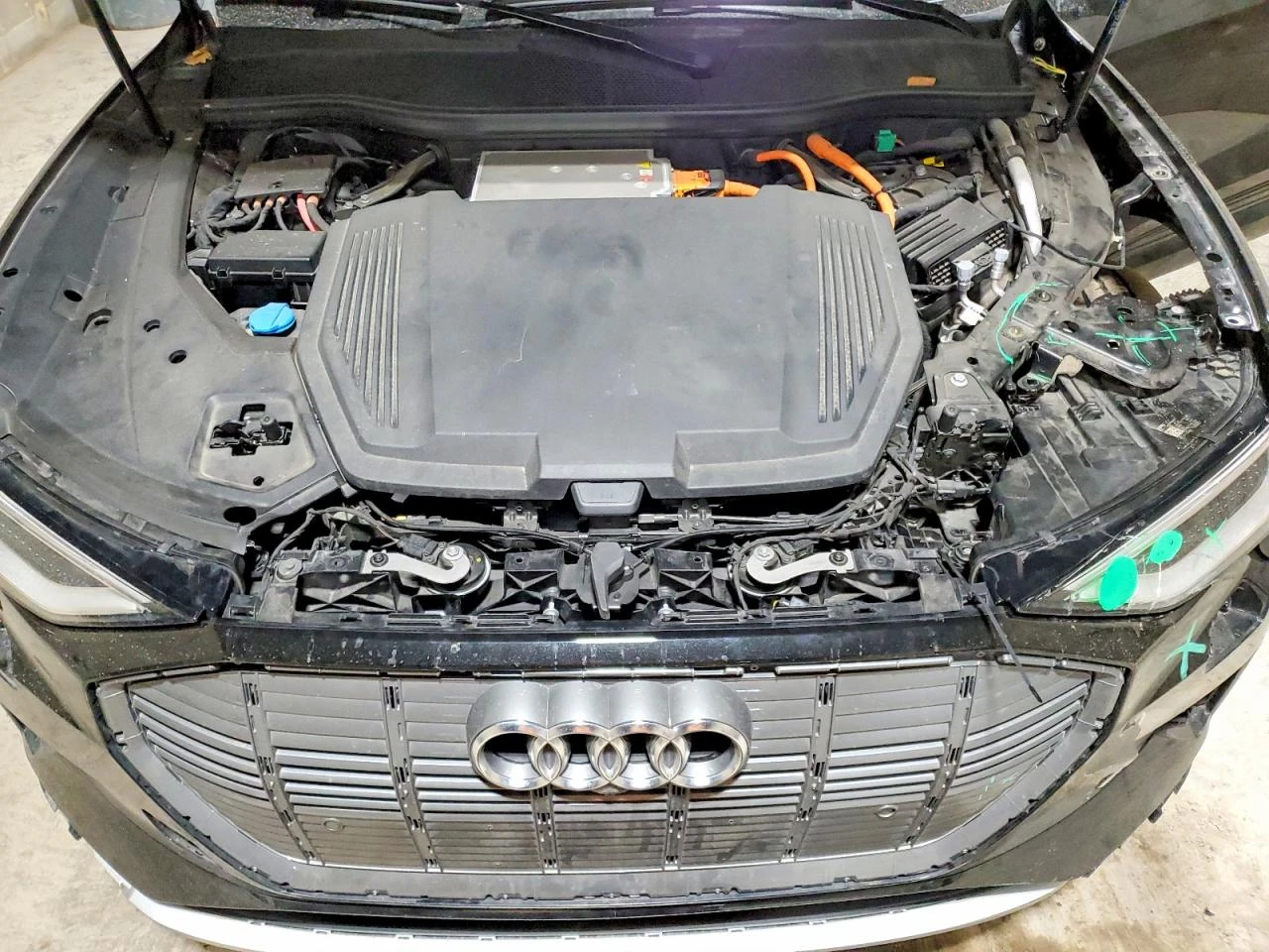 Audi E-Tron Premium Plus, снимка 12 - Автомобили и джипове - 54401899