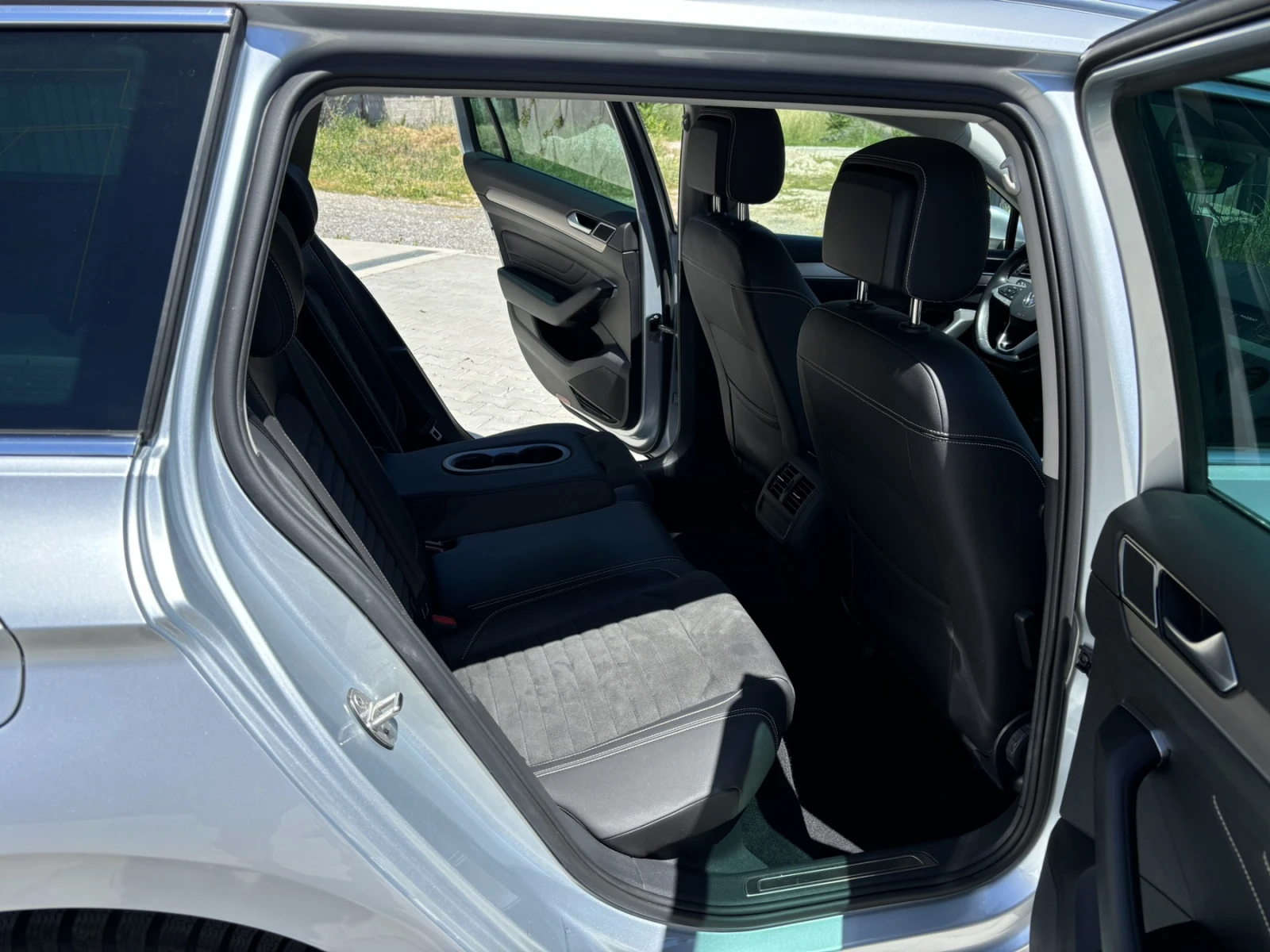 VW Passat ELEGANCE 2.0TDI, снимка 14 - Автомобили и джипове - 54719905