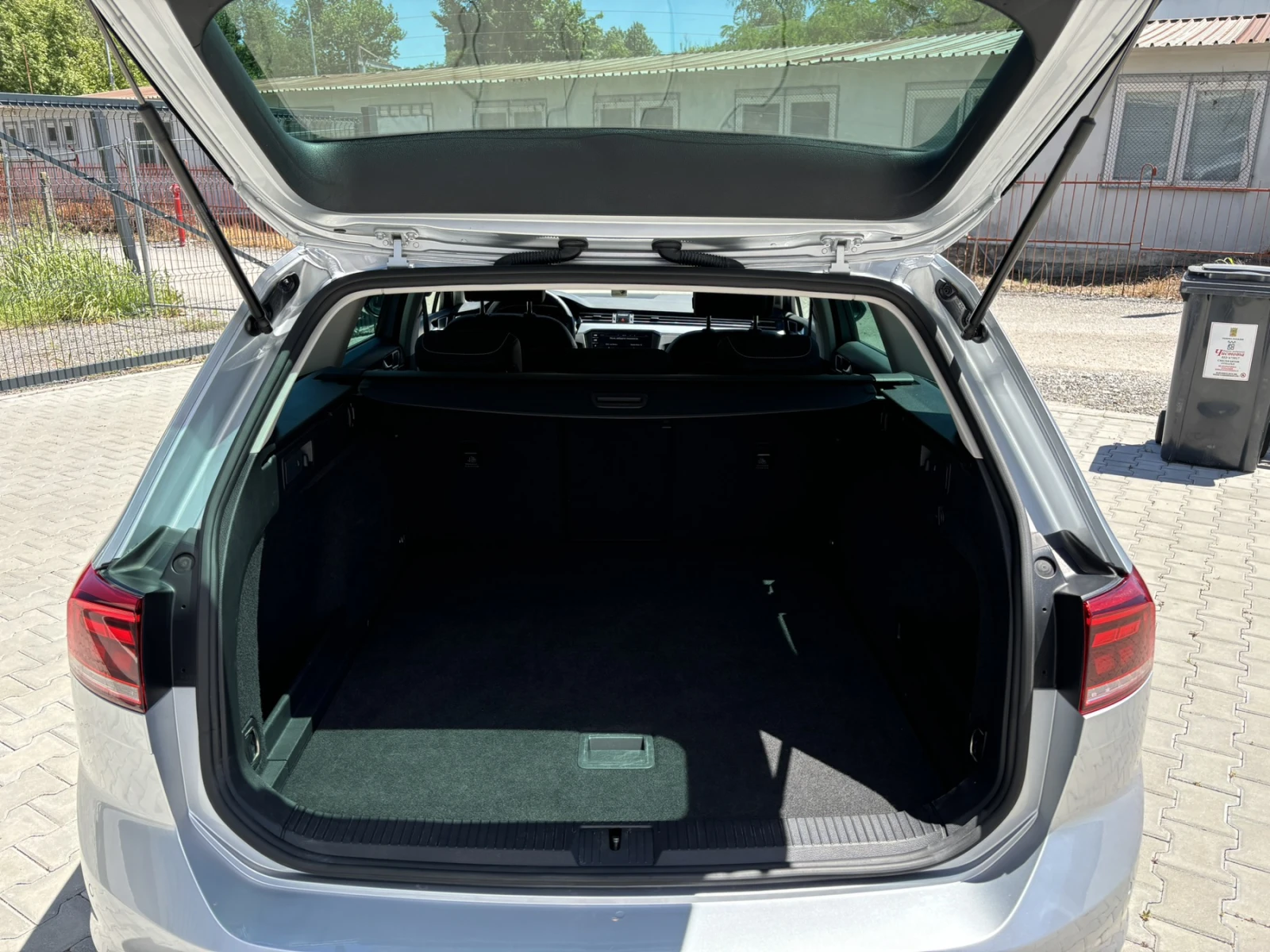 VW Passat ELEGANCE 2.0TDI, снимка 16 - Автомобили и джипове - 54719905
