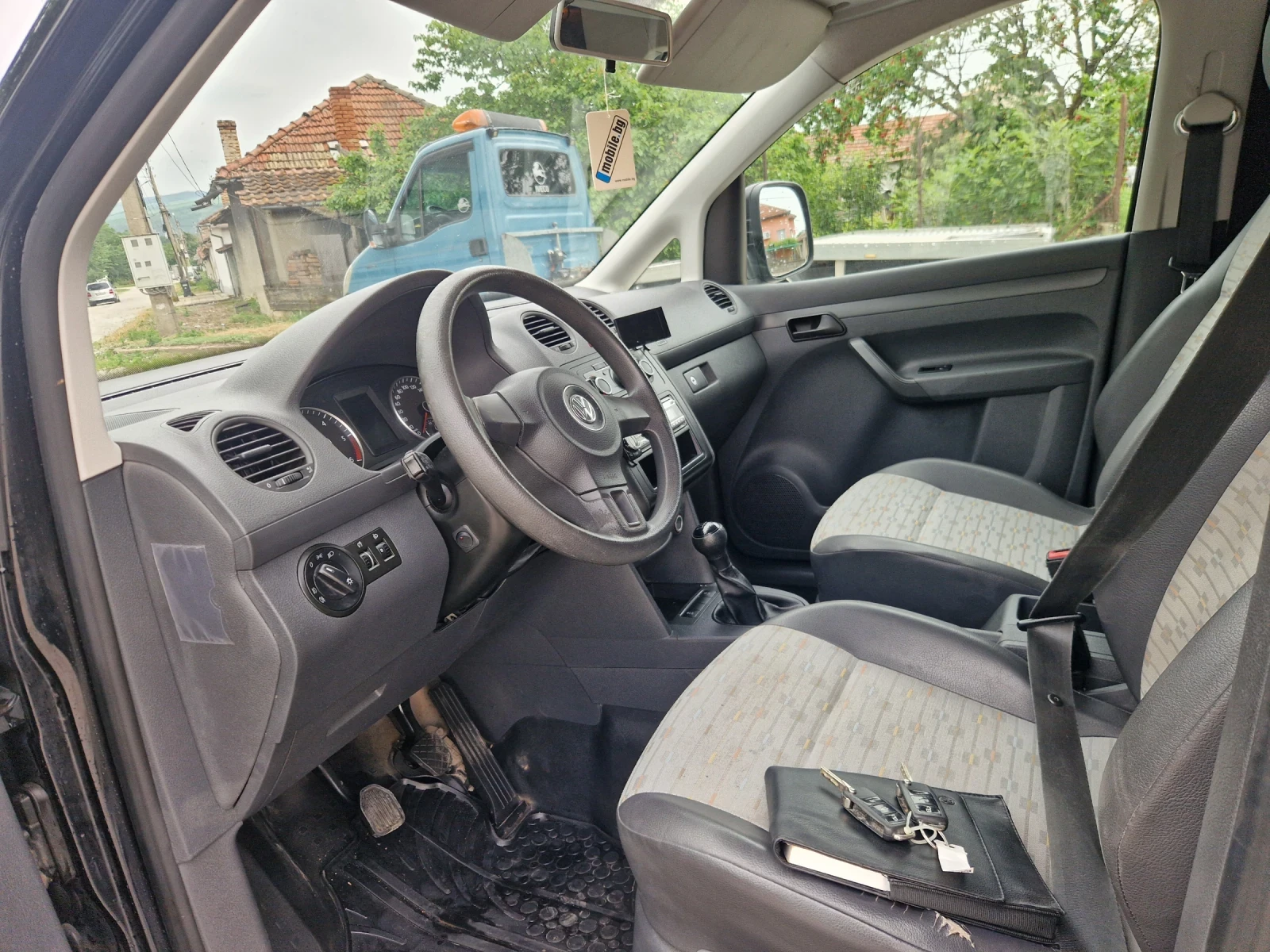 VW Caddy 1.6 TDI, снимка 9 - Автомобили и джипове - 54801576