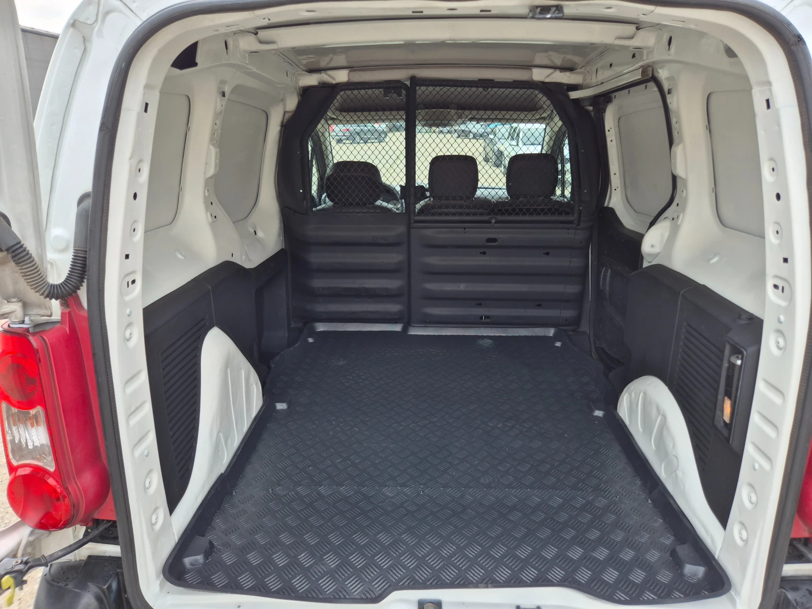Citroen Berlingo 1.6 HDI-Италия, снимка 8 - Автомобили и джипове - 55376143