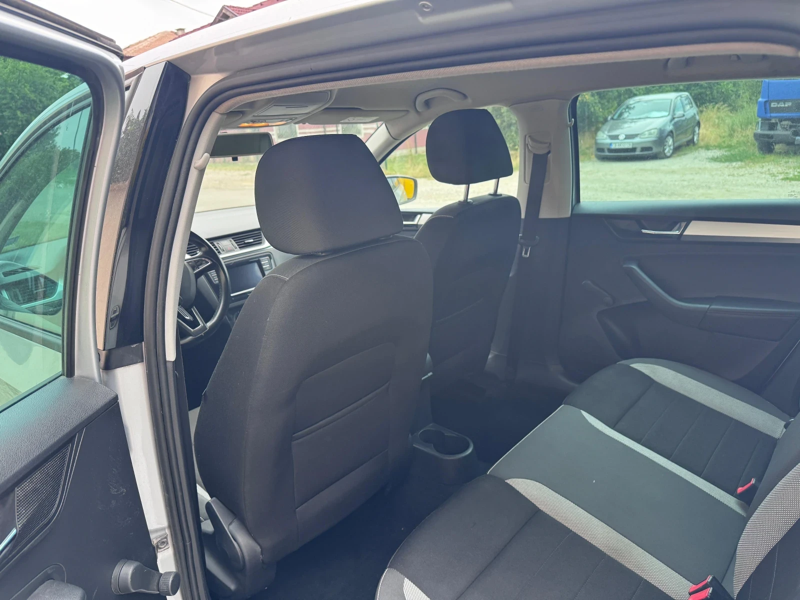 Skoda Rapid Fastback, снимка 9 - Автомобили и джипове - 55479525