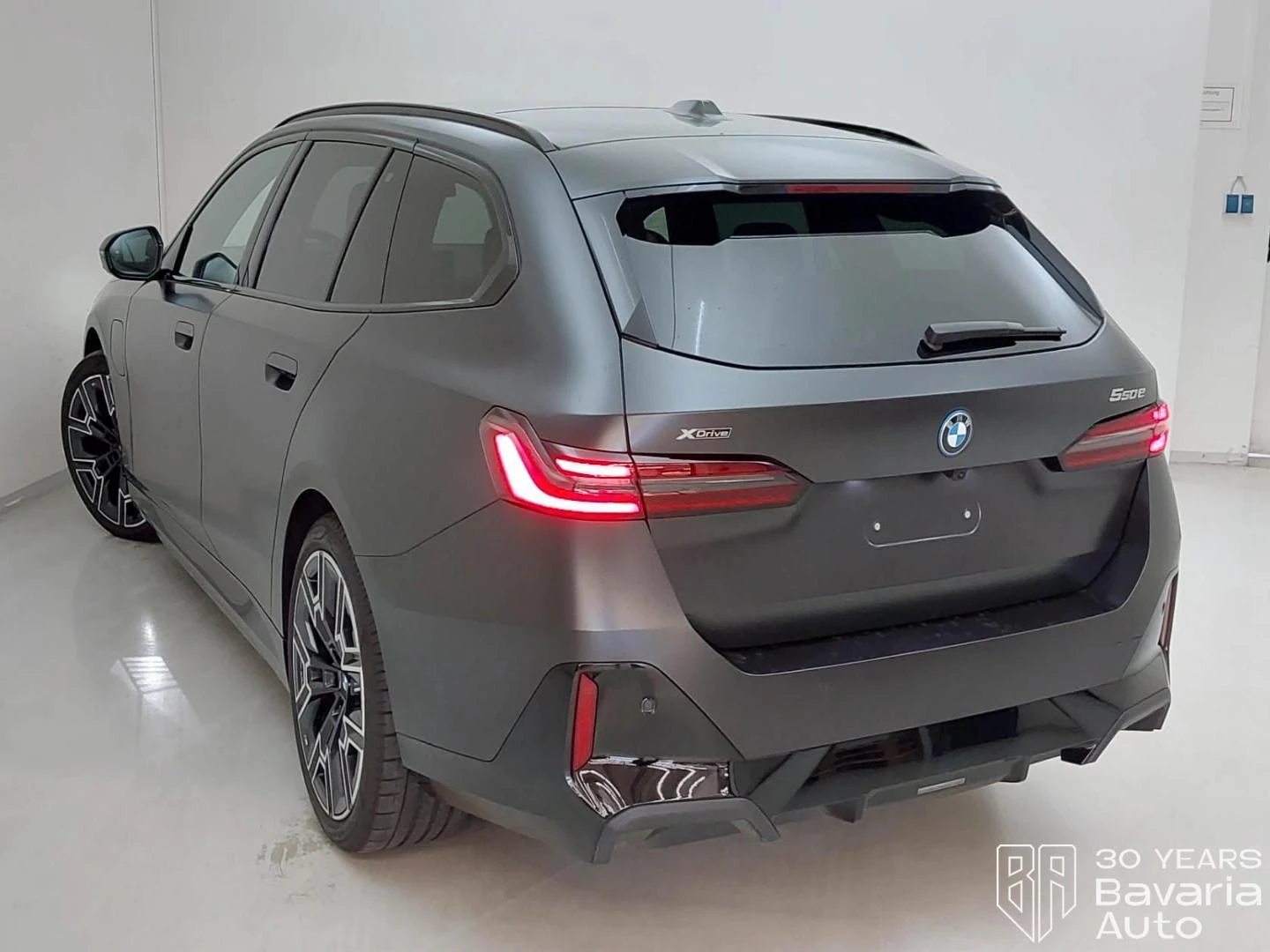 BMW 550 e xDrive Touring M Sport Paket Steptronic, снимка 2 - Автомобили и джипове - 55597920