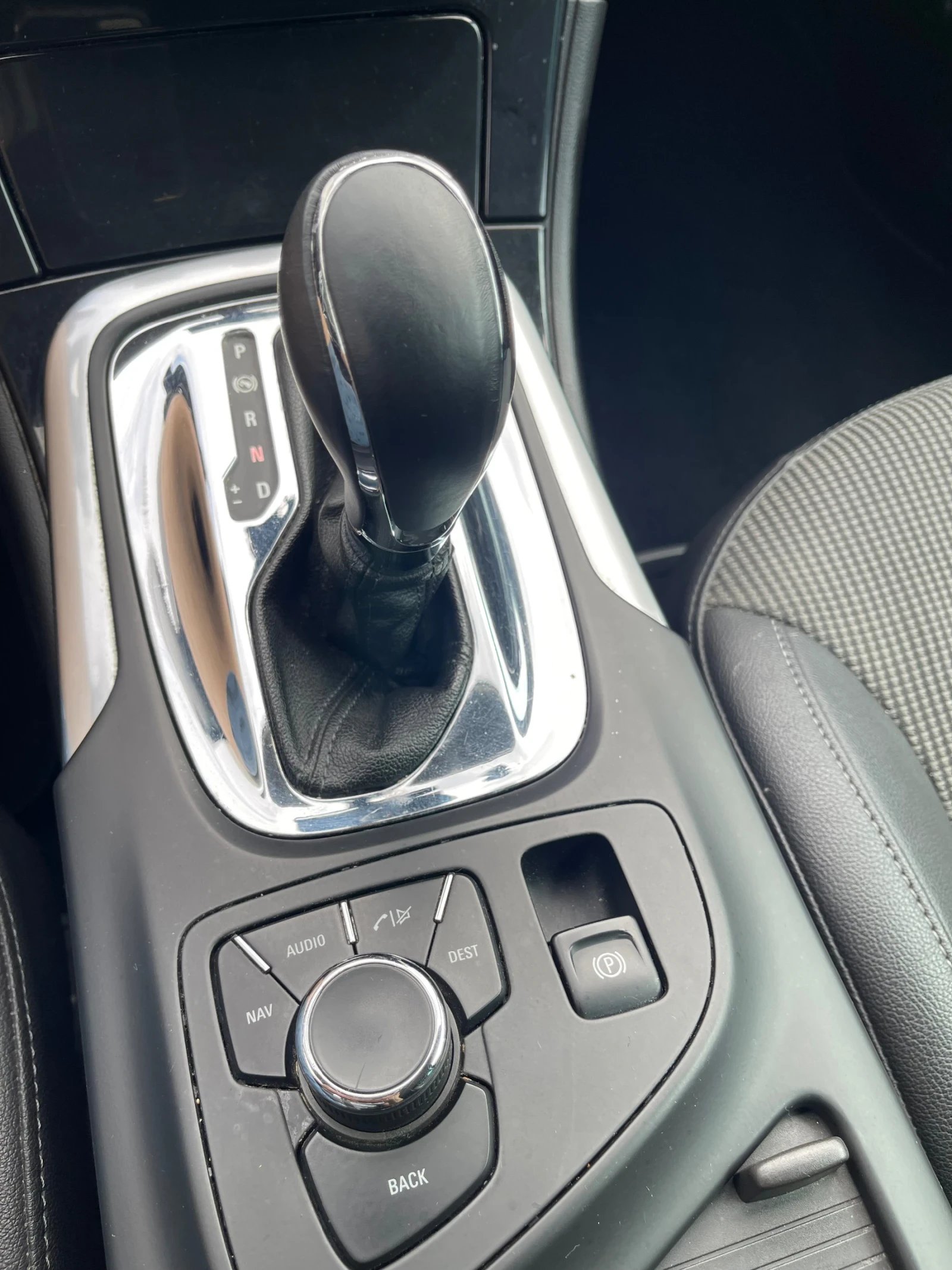 Opel Insignia 2.0 CDTI  Автомат комби * * бърза продажба, снимка 11 - Автомобили и джипове - 55675532