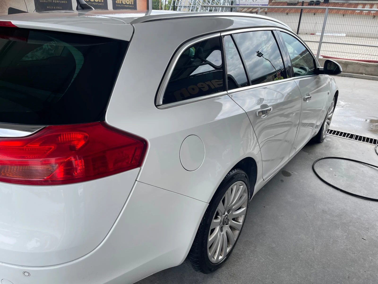 Opel Insignia 2.0 CDTI  Автомат комби * * бърза продажба, снимка 3 - Автомобили и джипове - 55675532