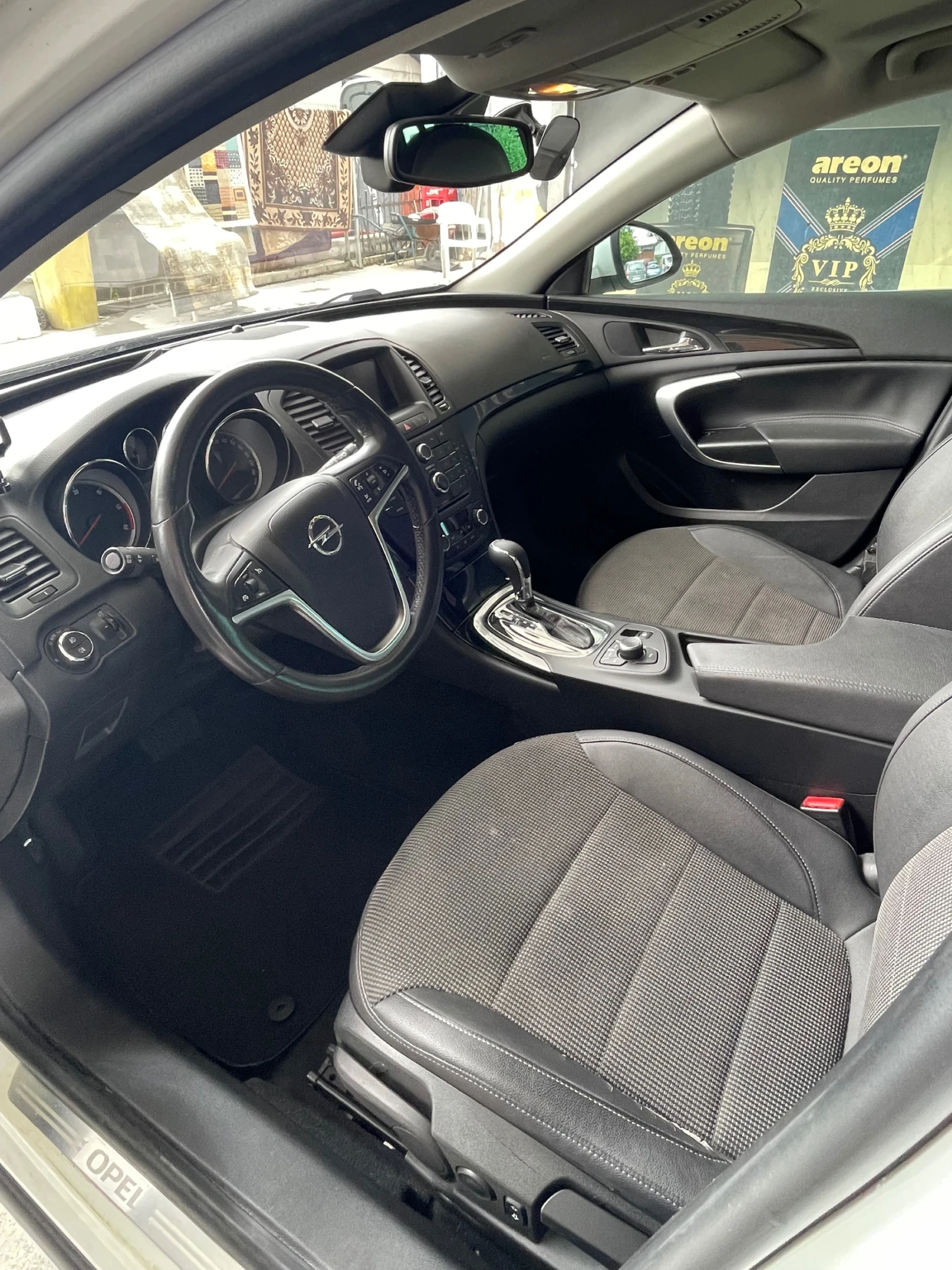 Opel Insignia 2.0 CDTI  Автомат комби * * бърза продажба, снимка 7 - Автомобили и джипове - 55675532