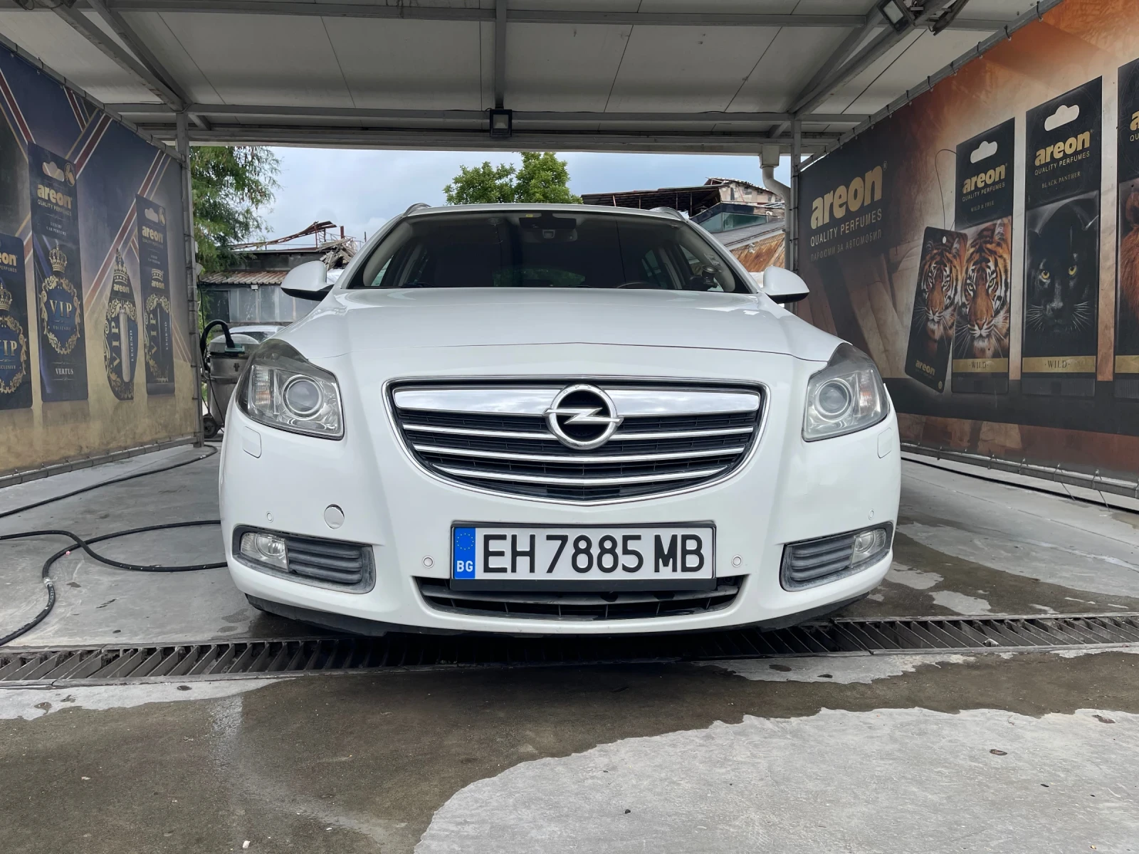 Opel Insignia 2.0 CDTI  Автомат комби * * бърза продажба, снимка 2 - Автомобили и джипове - 55675532