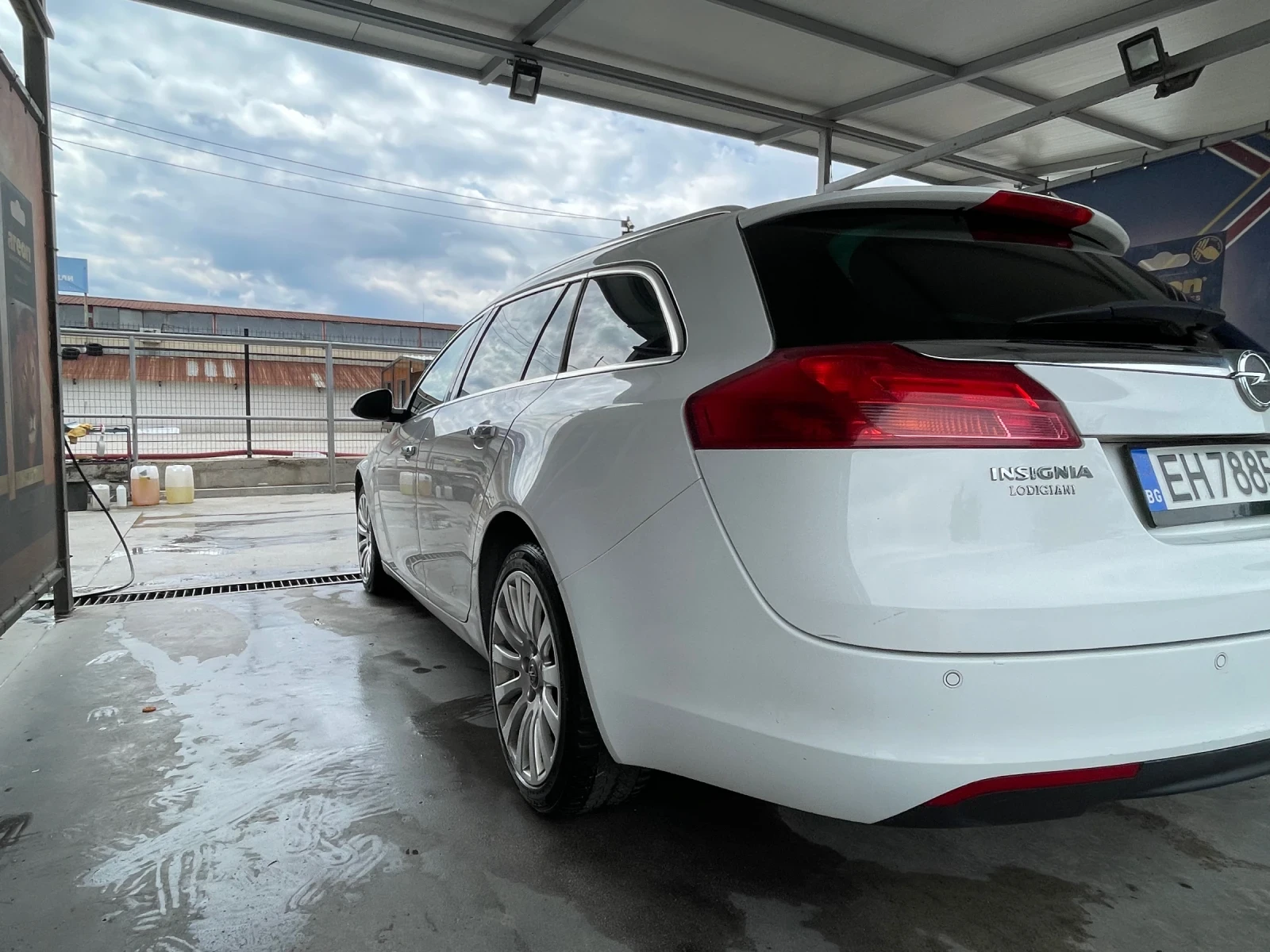 Opel Insignia 2.0 CDTI  Автомат комби * * бърза продажба, снимка 4 - Автомобили и джипове - 55675532
