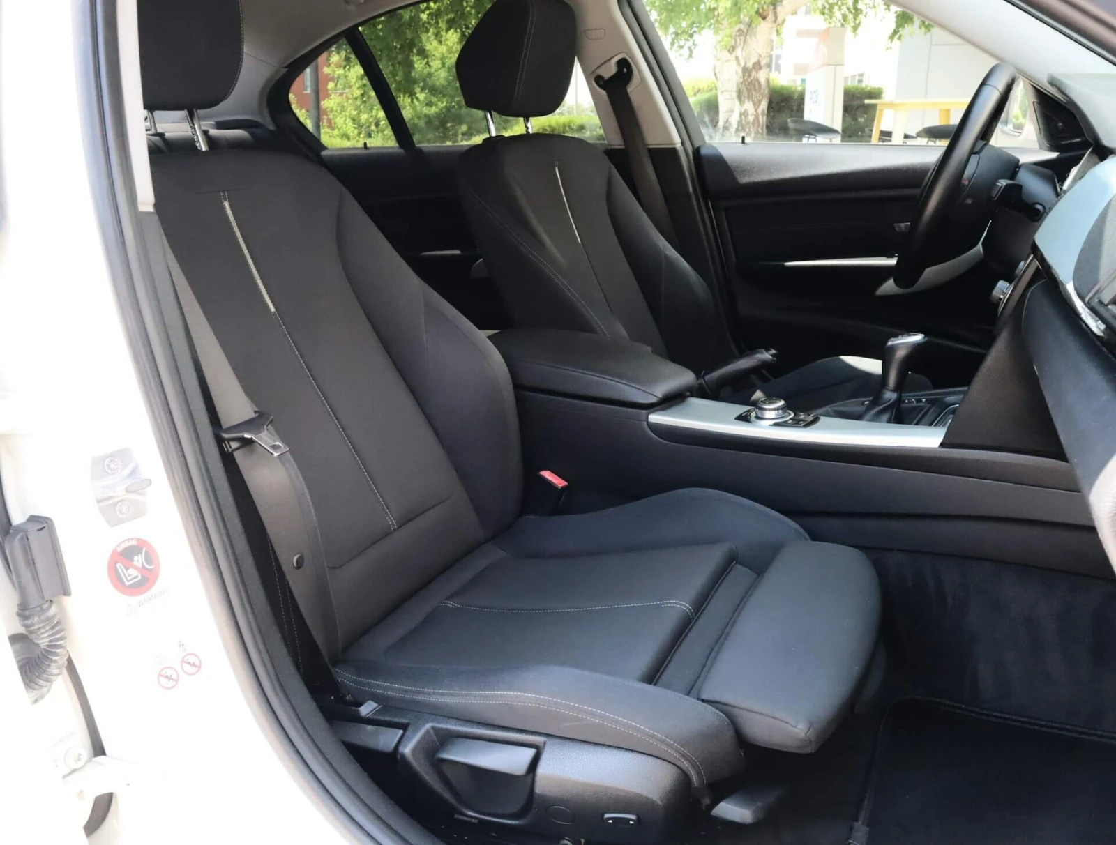 BMW 320 d/Harman Kardon/Sport/PDC/Подгрев, снимка 8 - Автомобили и джипове - 55676139