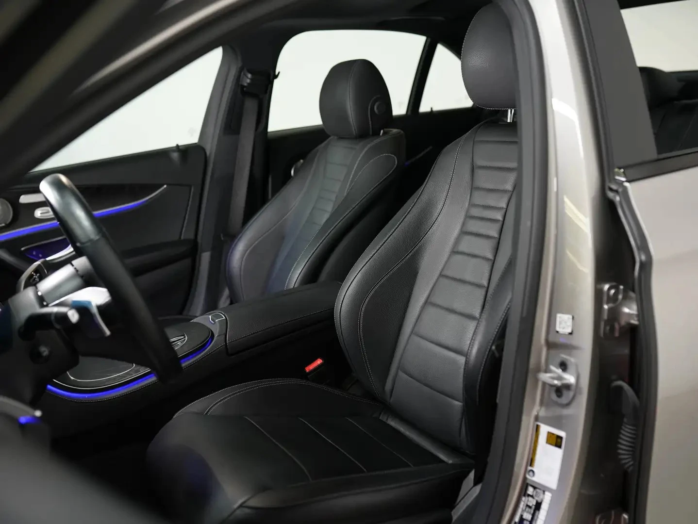 Mercedes-Benz E 450 4MATIC/AMG-LINE/DRIVE-ASSISTS/SUNROOF, снимка 12 - Автомобили и джипове - 55693963