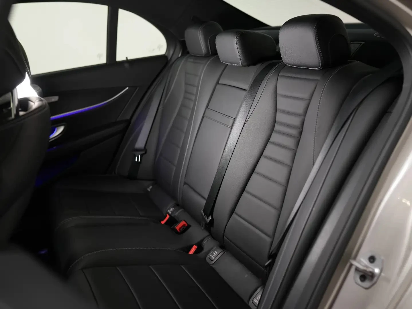 Mercedes-Benz E 450 4MATIC/AMG-LINE/DRIVE-ASSISTS/SUNROOF, снимка 13 - Автомобили и джипове - 55693963