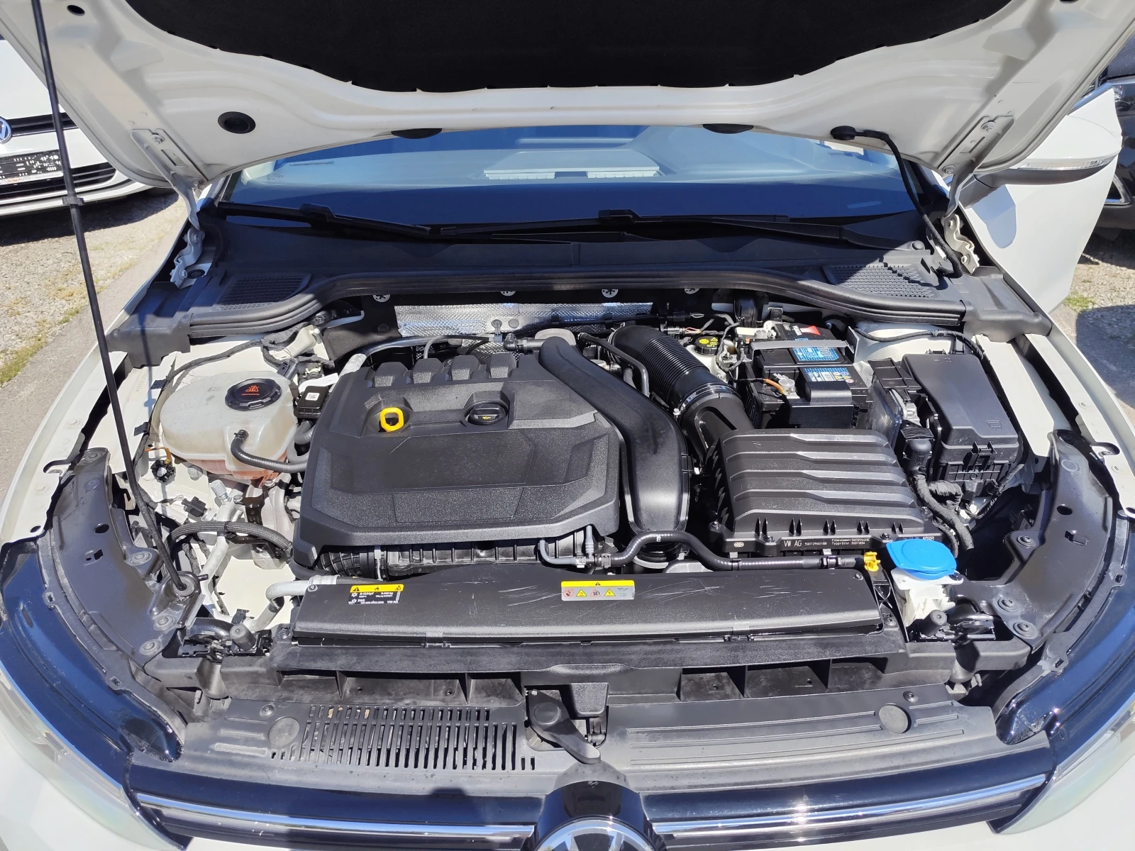 VW Golf 8* 1.5E-TSI* HYBRID* DSG* NAVI* CAMERA* DIGITAL* , снимка 16 - Автомобили и джипове - 55960467