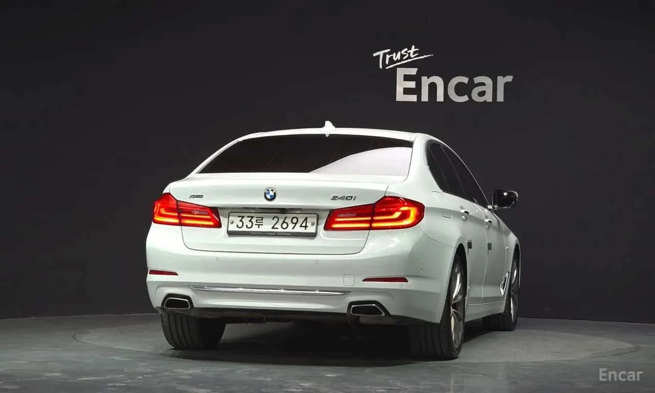 BMW 540 / МАСАЖИ / ОБДУХВАНЕ / ХЕД-ЪП / ЩОРИ, снимка 4 - Автомобили и джипове - 56198695