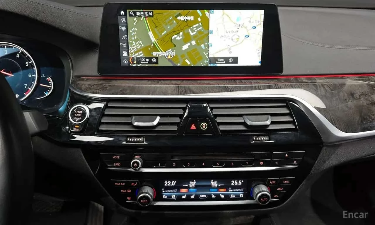BMW 540 / МАСАЖИ / ОБДУХВАНЕ / ХЕД-ЪП / ЩОРИ, снимка 14 - Автомобили и джипове - 56198695