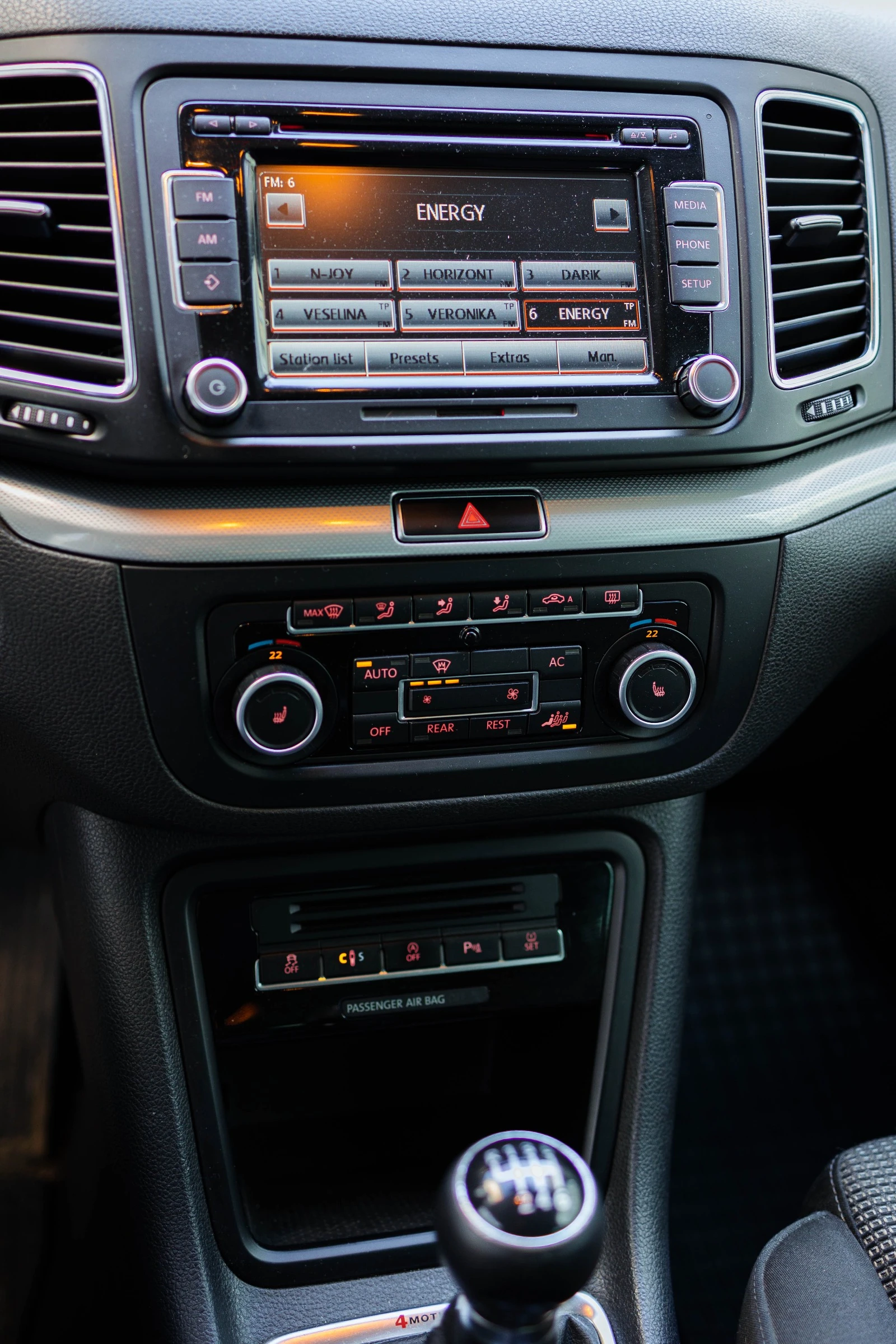 VW Sharan 2.0 tDI, снимка 7 - Автомобили и джипове - 56456805