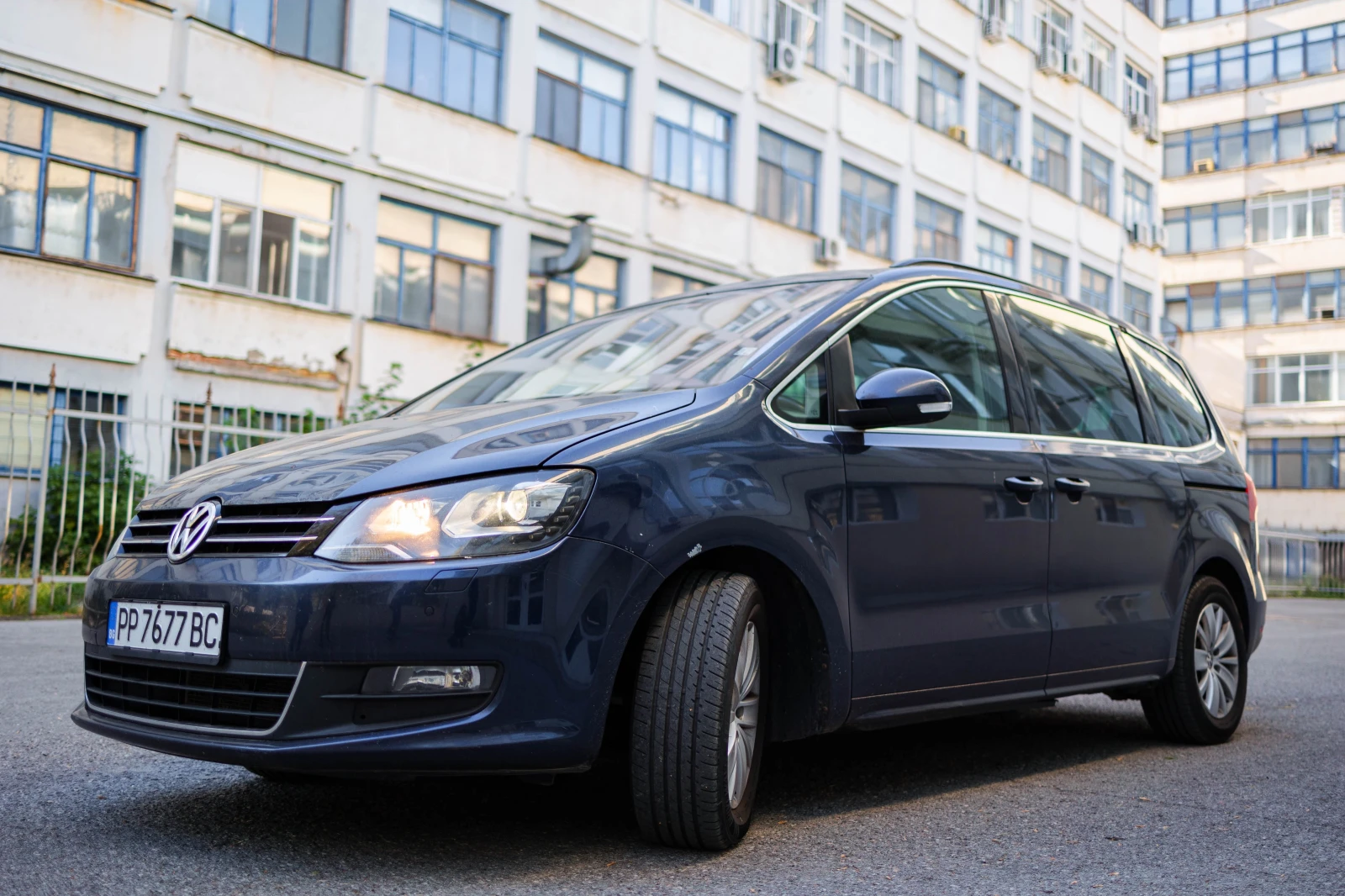 VW Sharan 2.0 tDI, снимка 2 - Автомобили и джипове - 56456805