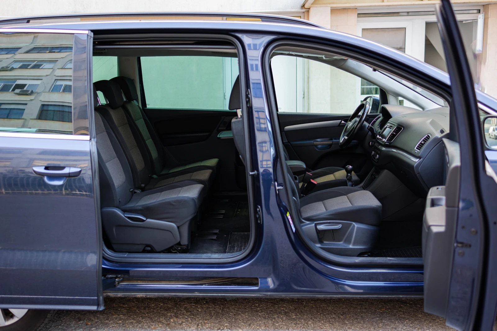 VW Sharan 2.0 tDI, снимка 8 - Автомобили и джипове - 56456805
