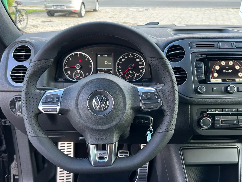 VW Tiguan 2.0 TDI R LINE, снимка 7 - Автомобили и джипове - 49774870