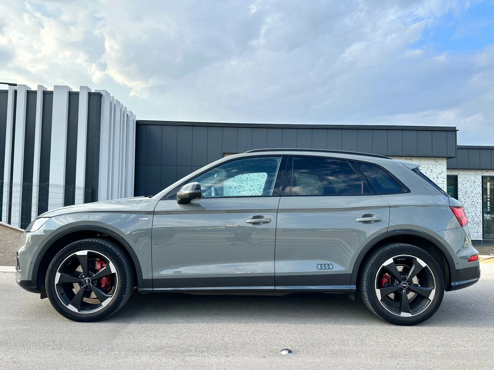 Audi Q5 Quattro/ S-Line + + + / Executive Black Edition - изображение 3