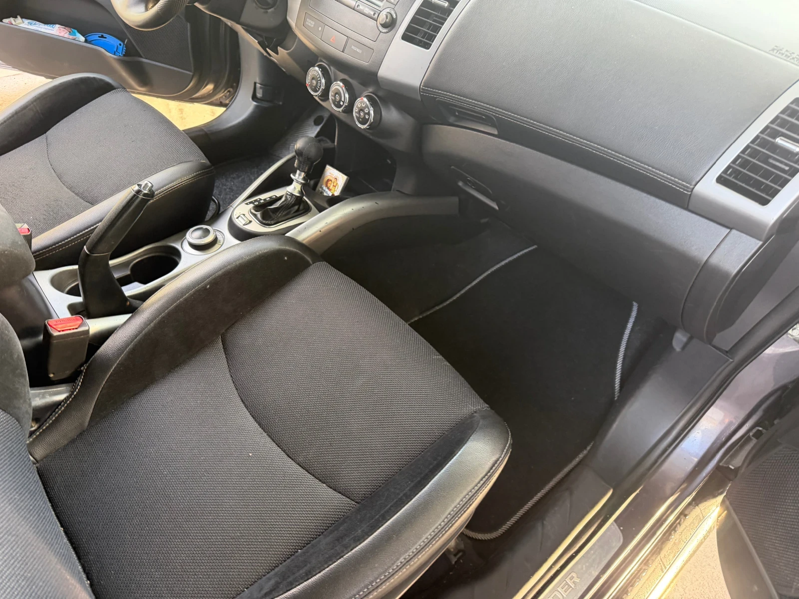 Mitsubishi Outlander 2.2DI-D-4x4-150-Avtomat.., снимка 12 - Автомобили и джипове - 54733414
