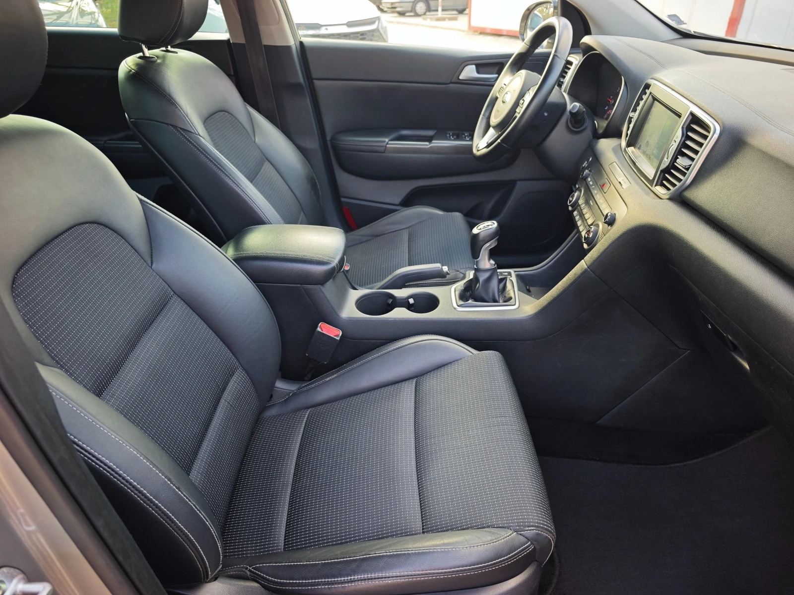 Kia Sportage 1.7CRDi, снимка 13 - Автомобили и джипове - 56632046