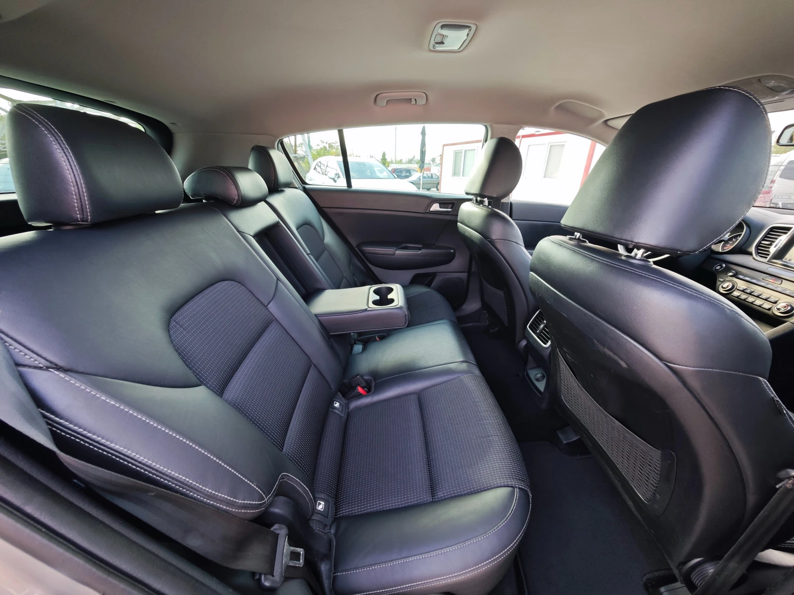 Kia Sportage 1.7CRDi, снимка 12 - Автомобили и джипове - 56632046