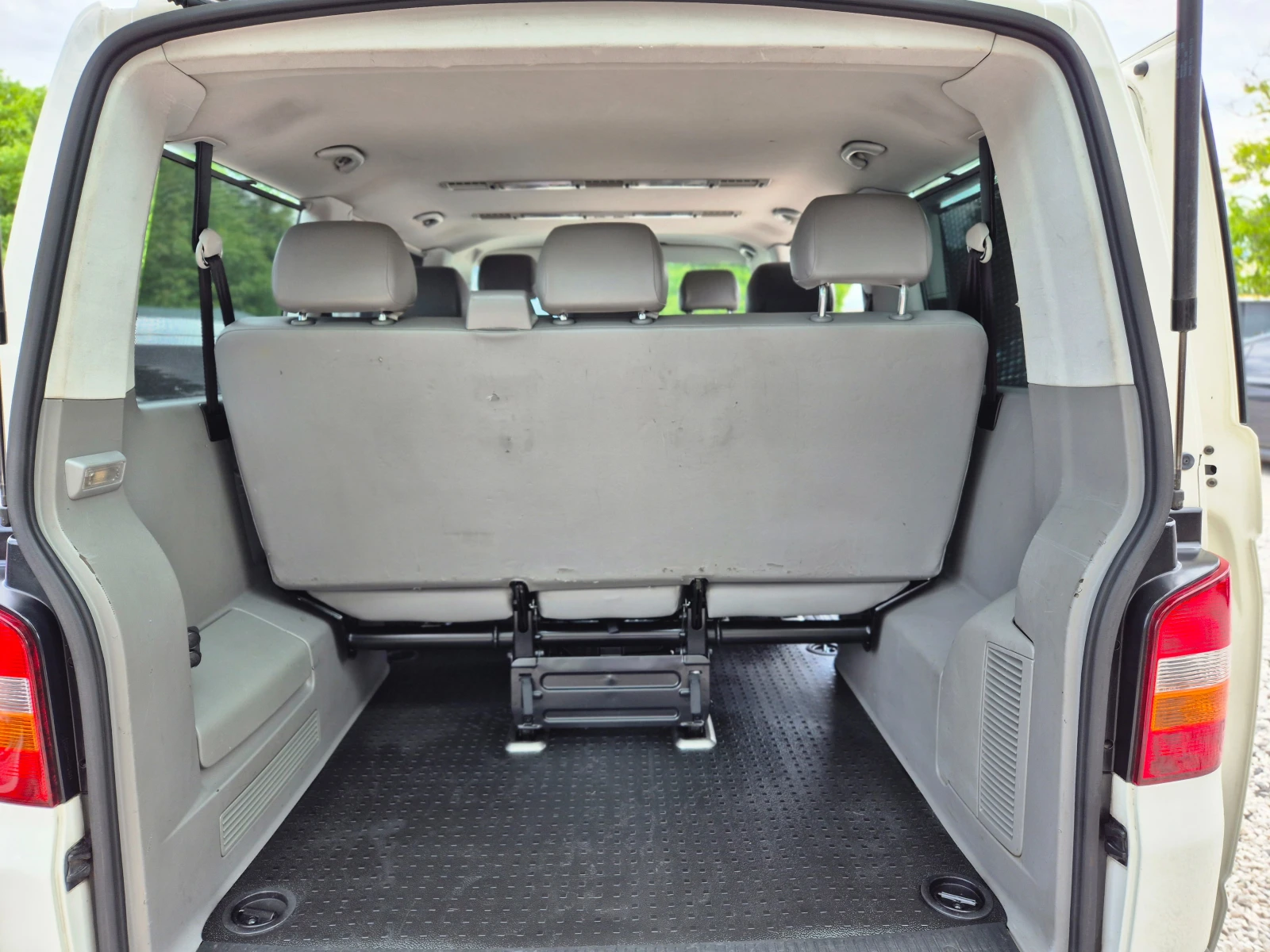 VW T5 * 1.9-TDI* 8+ 1* КЛИМА* КОЖА* , снимка 15 - Бусове и автобуси - 54892610