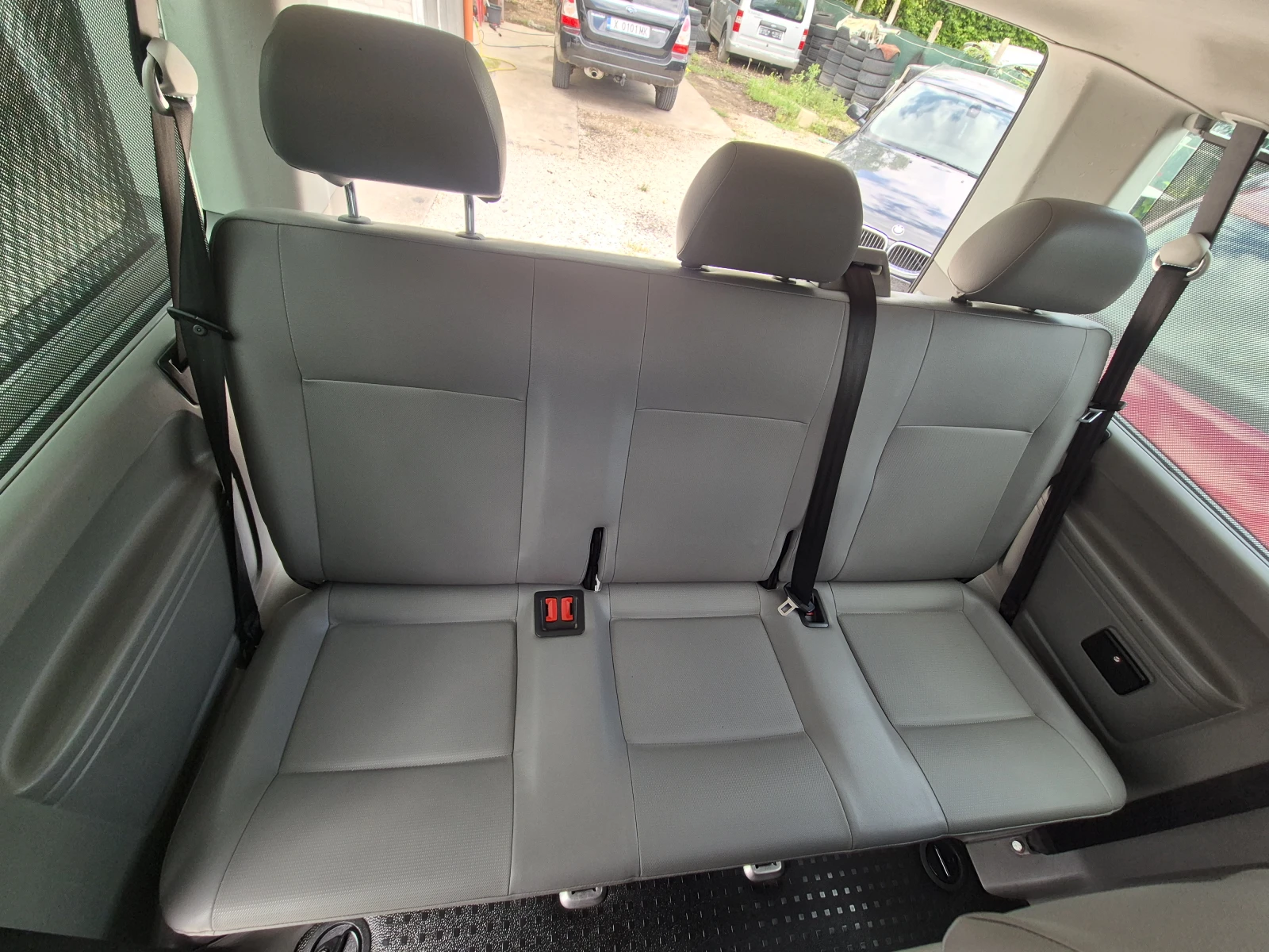 VW T5 * 1.9-TDI* 8+ 1* КЛИМА* КОЖА* , снимка 14 - Бусове и автобуси - 54892610