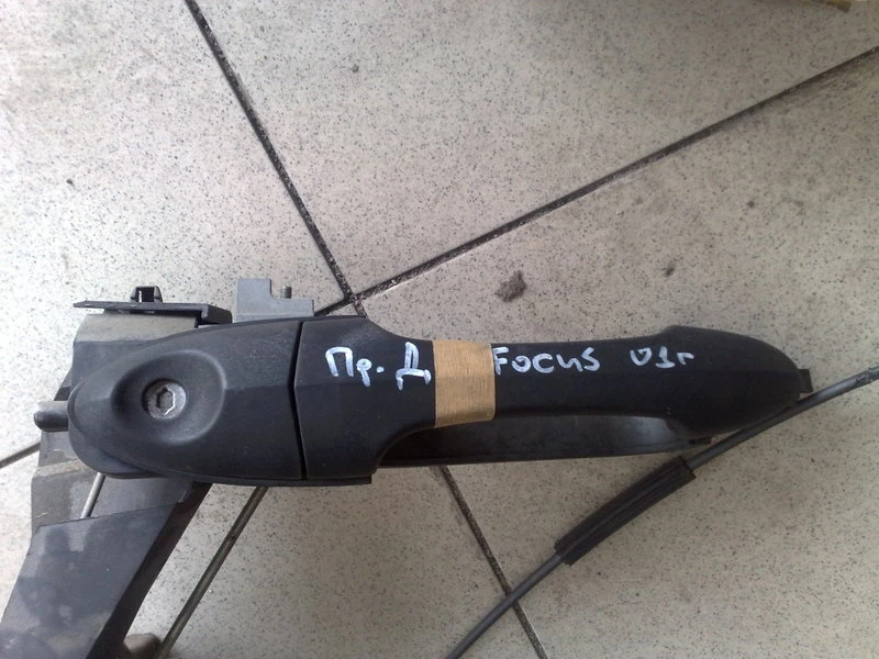 външна дръжка (предна дясна) за Форд Фокус 01г. комби