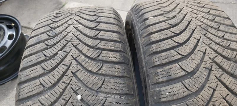 Гуми Зимни 205/55R16, снимка 1 - Гуми и джанти - 32914265